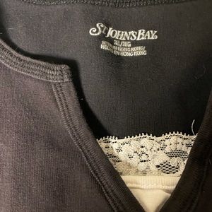 Light black St. John’s shirt shelves. Women’s.